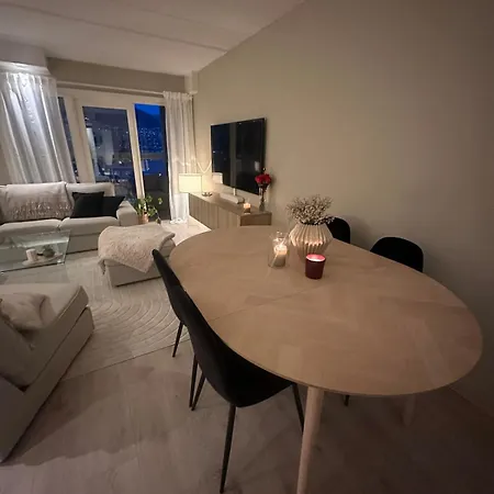Cozy Modern With Stunning Views & Location