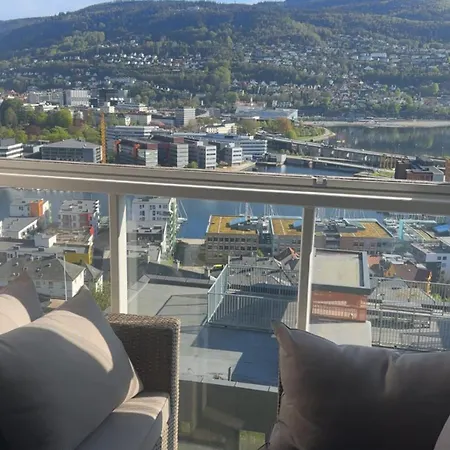 Cozy Modern With Stunning Views & Location *
