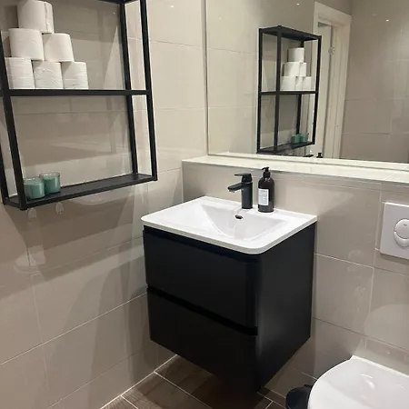 Апартаменты Cozy Modern With Stunning Views & Location *